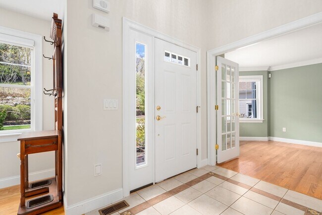 Building Photo - 3 Summerland Way