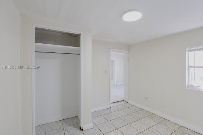 Building Photo - 2250 NE 136th St