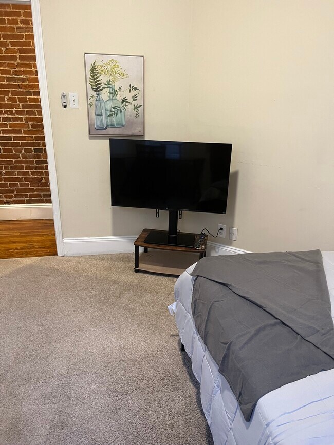 2nd Bedroom- Full Sized Bed; Office/Work Space w/ WIFI Extender; 43-inch 4k UltraHD Smart TV - 2219 Missouri Ave