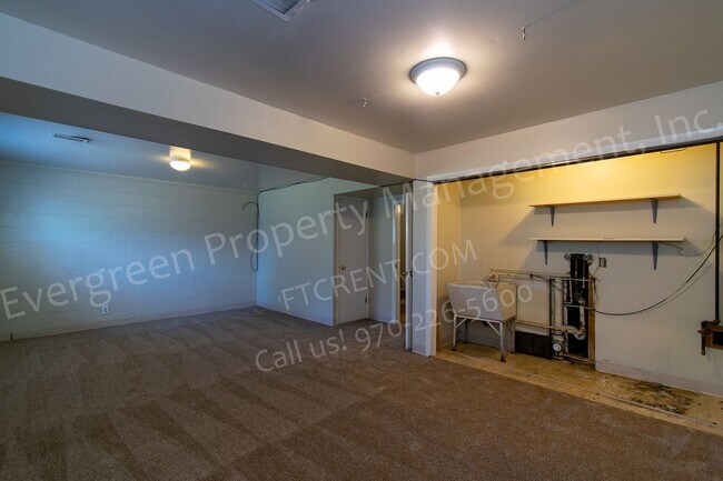 Building Photo - 1916 Larkspur Dr