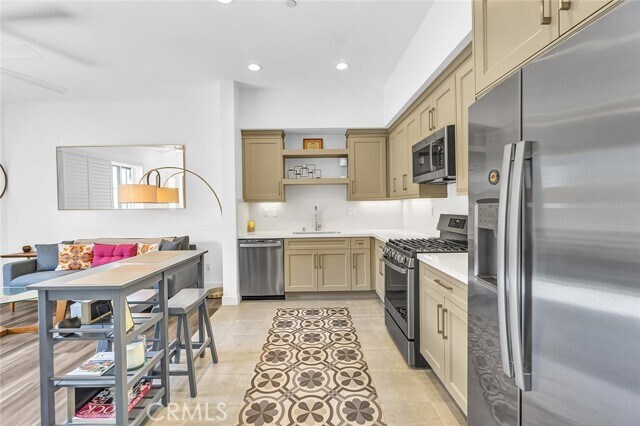 Building Photo - 1632 Doheny Way