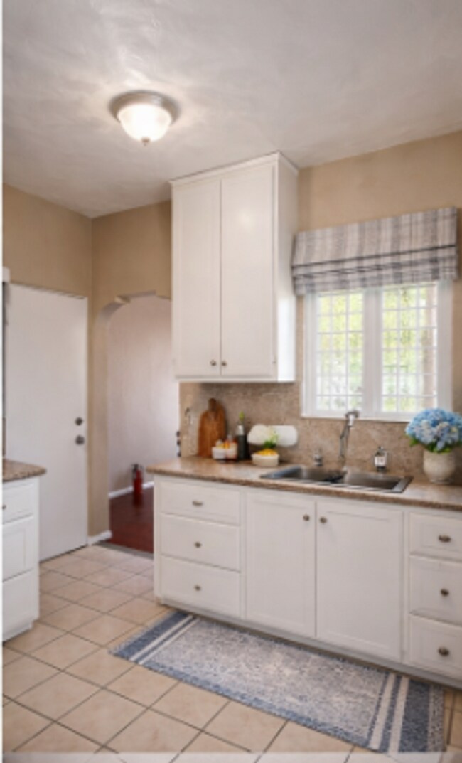 Building Photo - LB0211