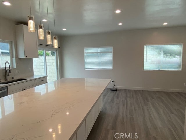 Building Photo - 1653 W Chateau Pl