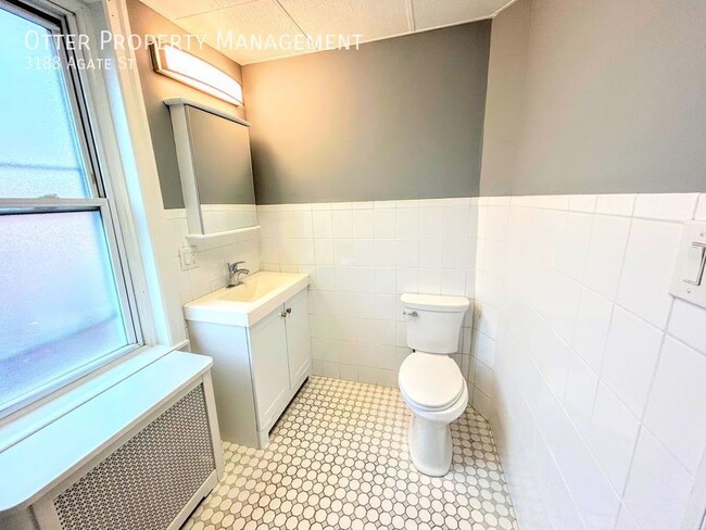 Building Photo - Lovely 2BR/1BA Port Richmond Home with Pri...