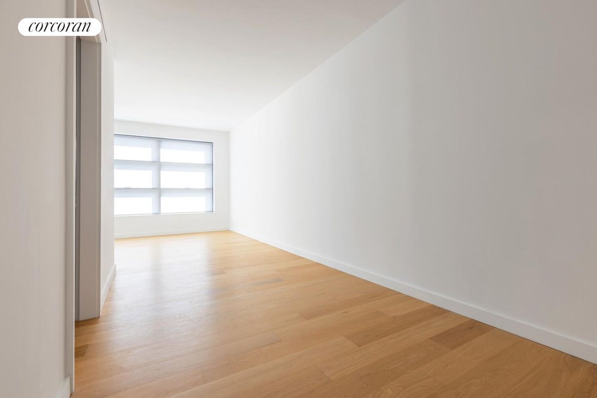 Building Photo - 547 W 47th St