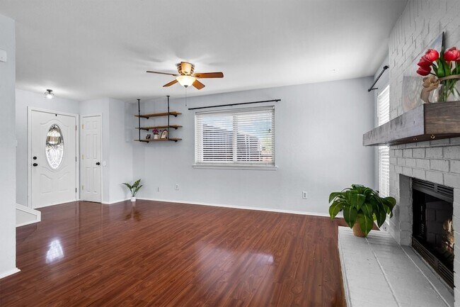 Building Photo - 1524 Briarcrest Dr