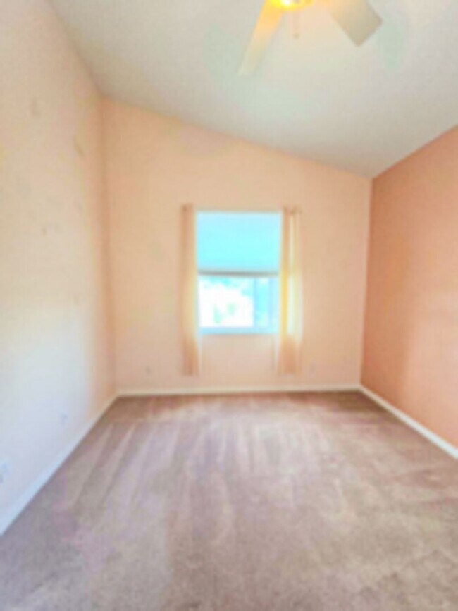 Building Photo - 691 Lakeworth Cir