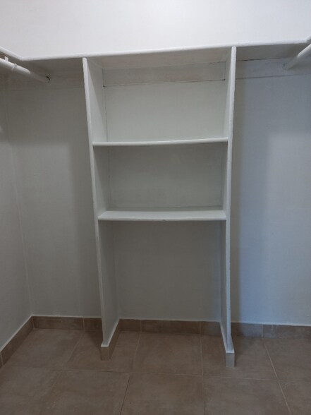 Building Photo - 16 ave 43 Pl