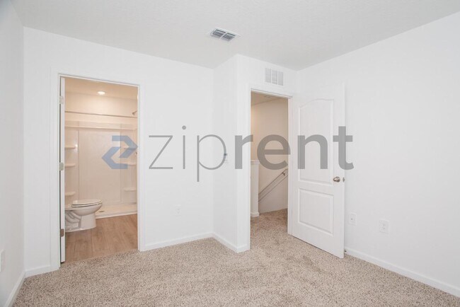 Building Photo - Unit