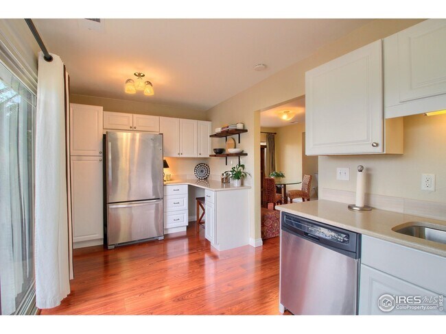 Building Photo - 855 W Moorhead Cir