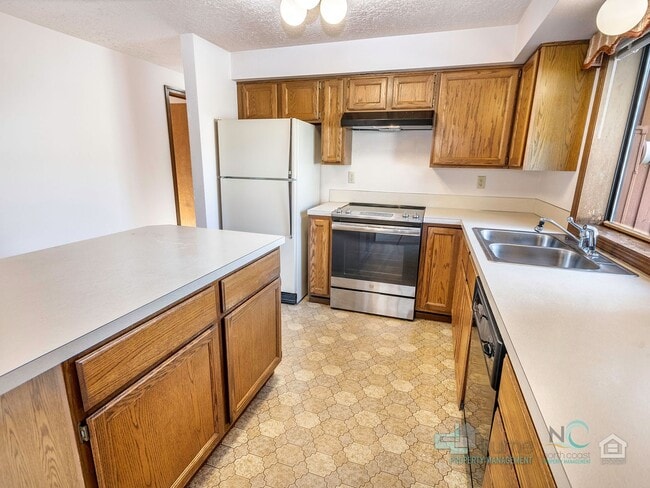 Building Photo - Charming 3-bedroom, 2-bath home in Seaside