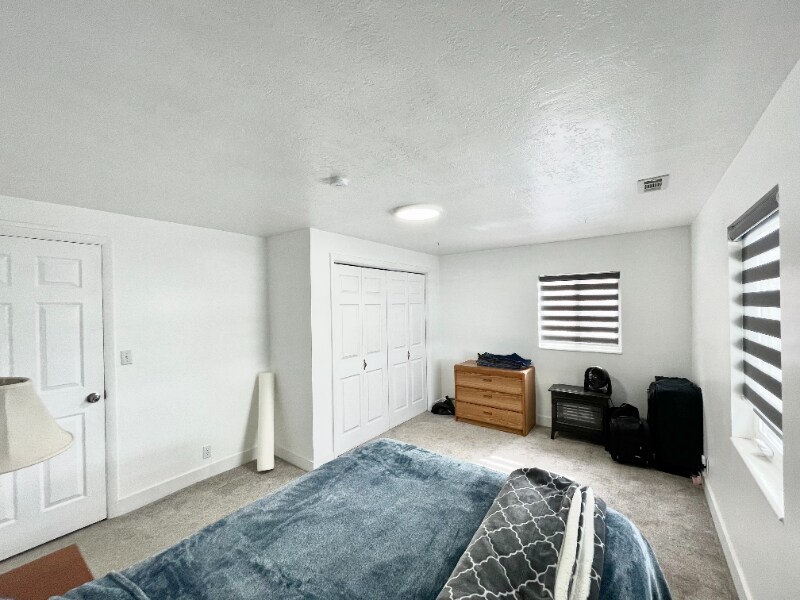 Building Photo - 1561 N 700 E