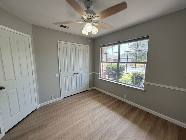 Building Photo - 1909 Morning Dove Dr