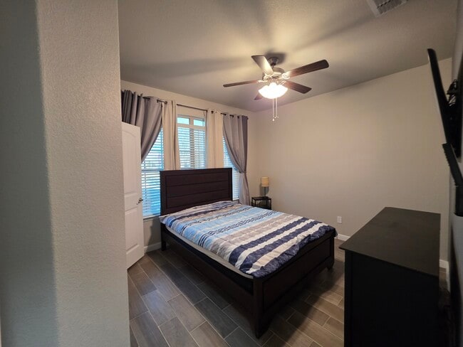 Building Photo - 9136 Grovehurst Rd