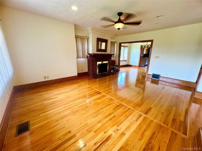 Building Photo - 950 NY-17M