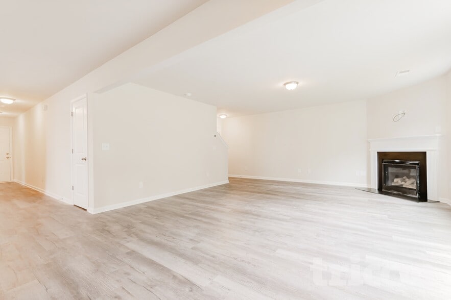 Building Photo - 27 Iron Horse Ct