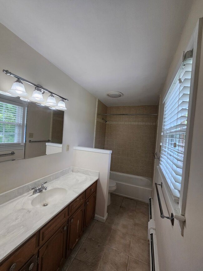 Building Photo - WITCH DUCK POINT