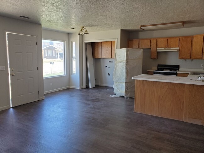 Building Photo - Duplex in Central Cedar City