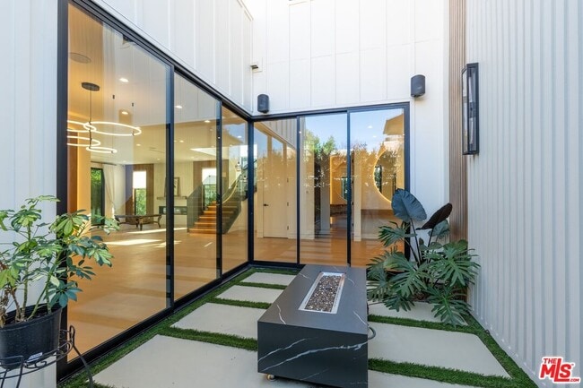 Building Photo - 4708 Noble Ave