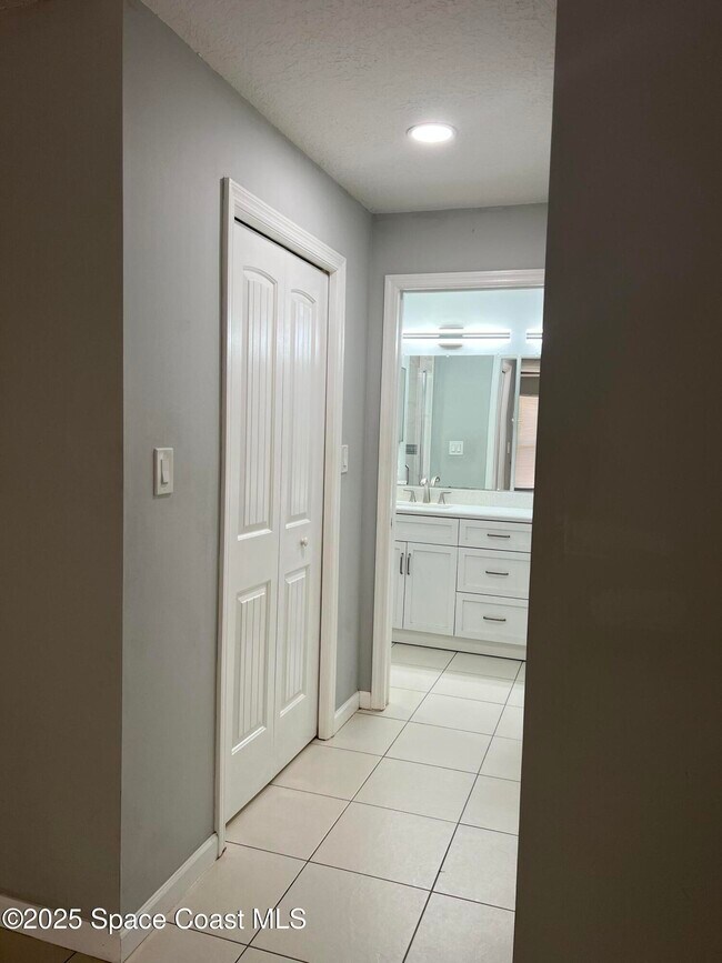 Building Photo - 440 River Grove Ct