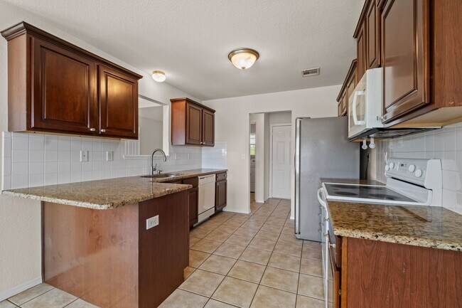 Building Photo - 3 Bed, 2 Bath Home Near Osage Park & Walma...