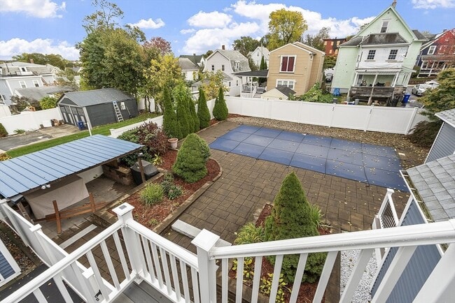 Building Photo - 17 Parker St