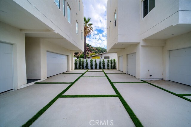 Building Photo - 259 S Ave 54