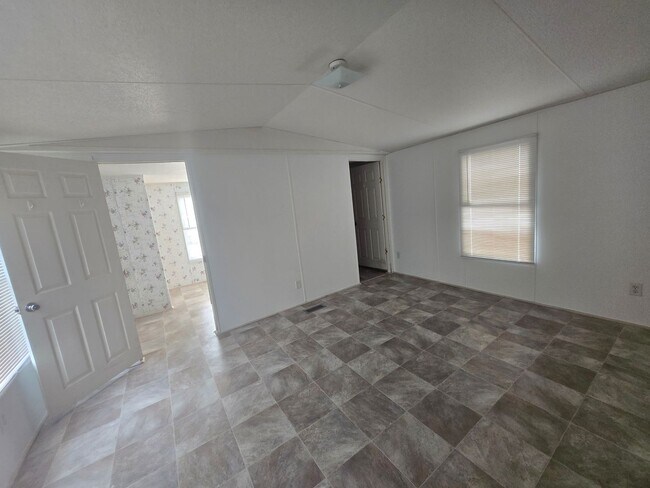 Building Photo - 2/2 Half Acre Mobile Home in Keystone Heights