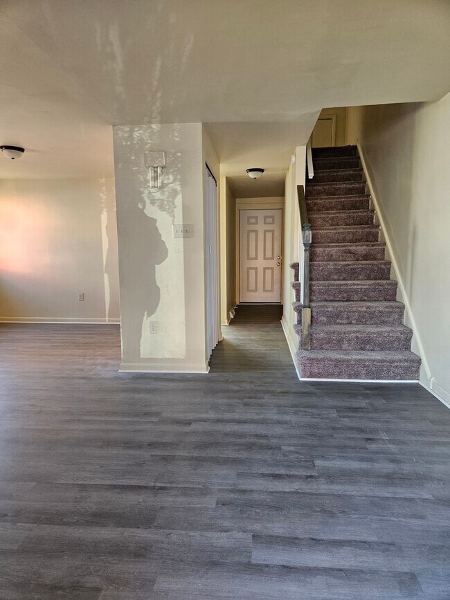 Building Photo - 906 E King Street, YORK