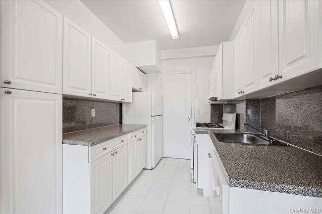 Building Photo - 45 Popham Rd