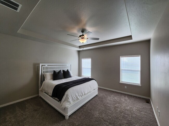 Building Photo - Beautiful, Immaculate Home in Northwest Tw...