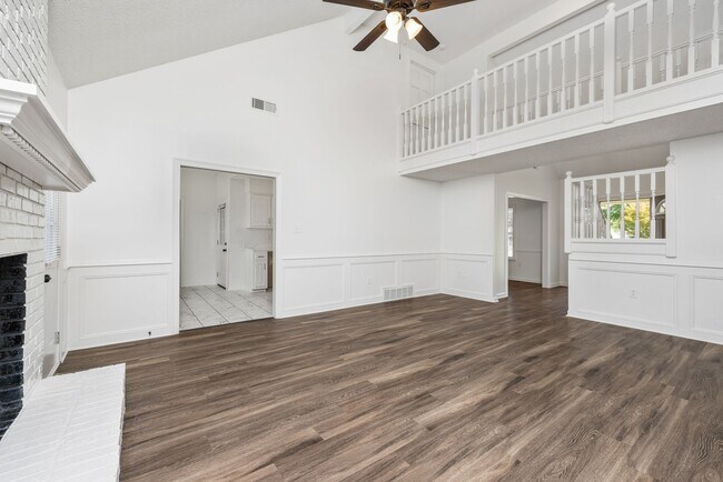 Building Photo - 3 Bedroom, 2 bath with a bonus room near B...
