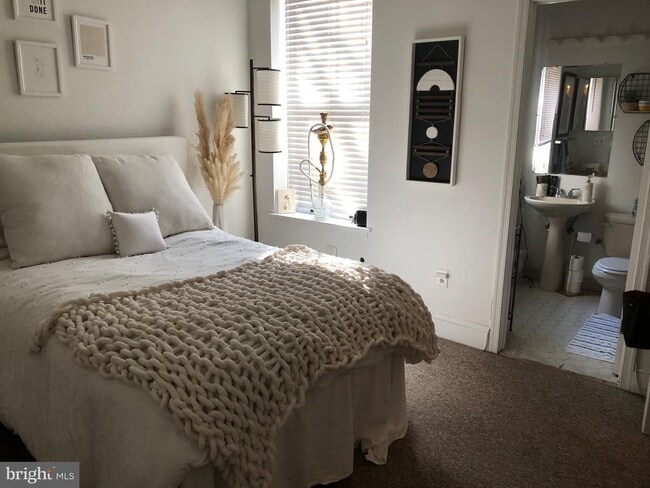 Building Photo - 1906 Fairmount Ave