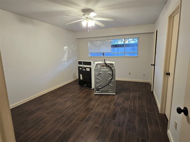 Building Photo - 856 Wax Myrtle Ln