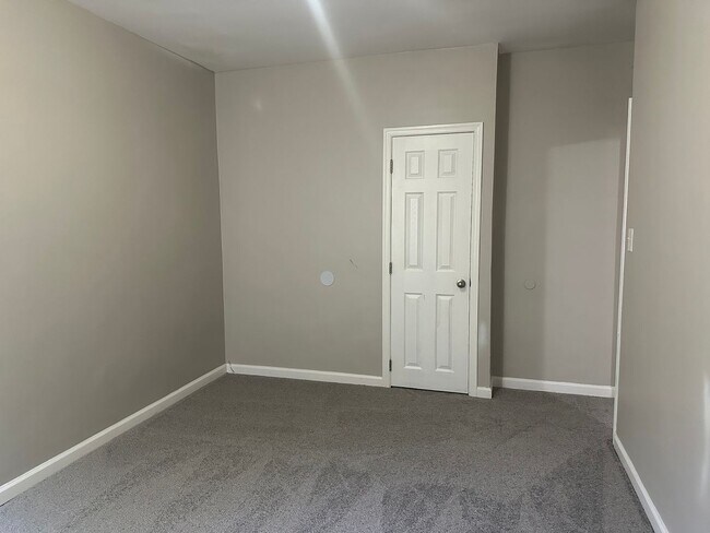 Building Photo - 3225 Cliftmont Ave
