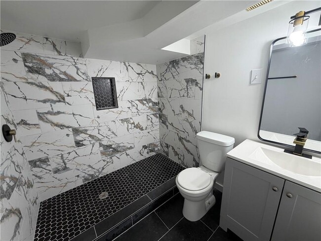 Building Photo - 1772 Martin Pl