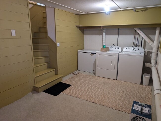 Building Photo - Beautiful 2 Bedroom House