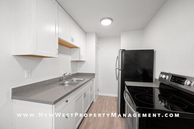 Building Photo - Light and bright Sherman Heights 1 Bedroom...