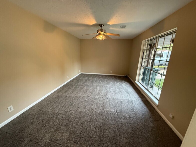 Building Photo - 107 State Hwy 75 N