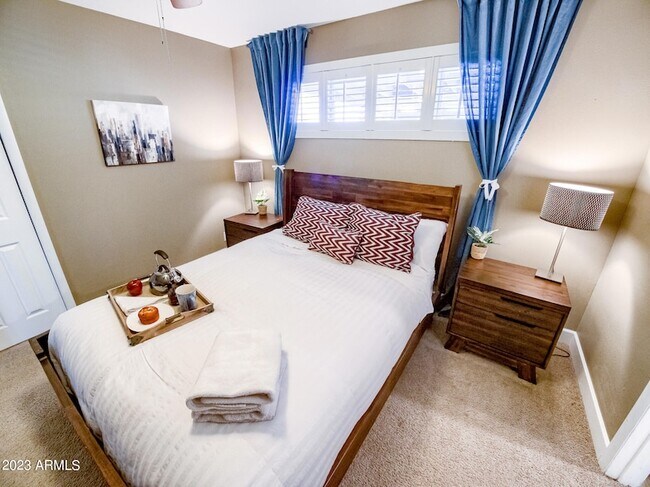 Building Photo - 2301 N 81st Pl