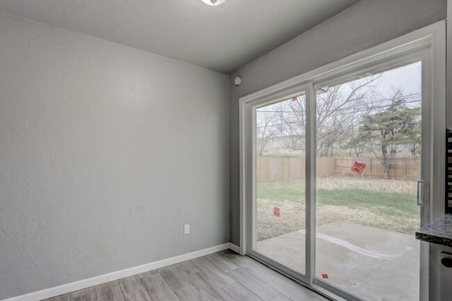 Building Photo - This Cute and Cozy 4 Bed, 2 Bath Home is Available now!!
