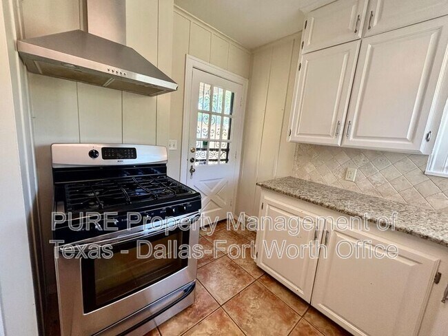 Building Photo - 5721 El Campo Ave