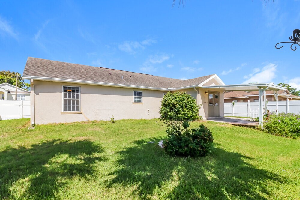 Building Photo - 16136 Villa Dr