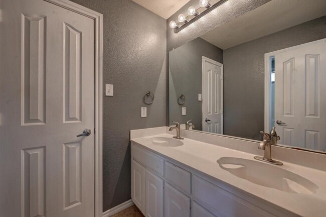 Building Photo - 5755 Skinner Way