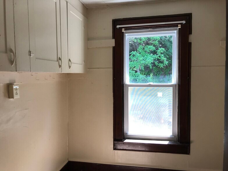 Bedroom 1 Walk-in - 187 N Fairview St