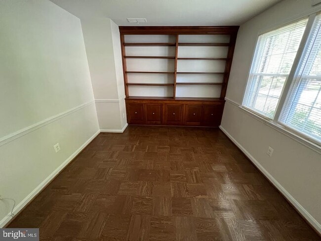 Building Photo - 6407 Kenhowe Dr