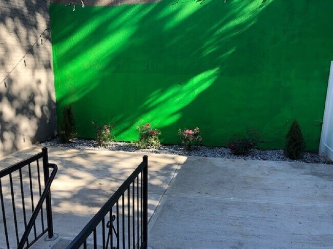 Building Photo - Gorgeous Crown Heights Garden Level #1