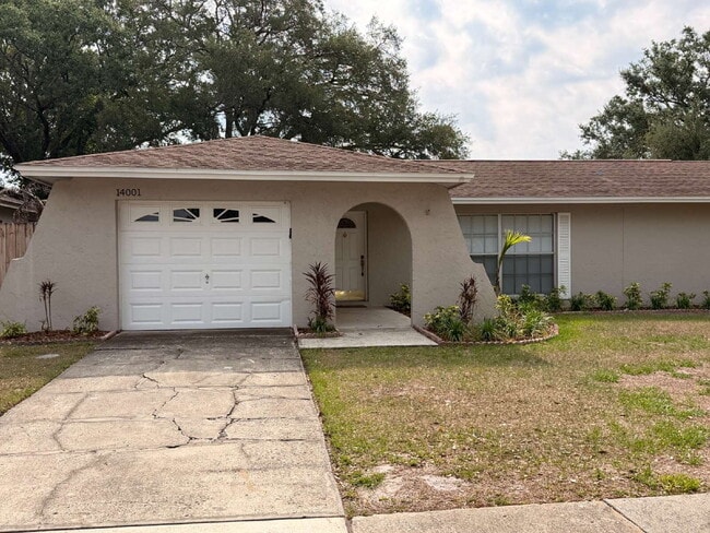 Building Photo - PRIVATE POOL HOME | 3 BED / 2 BATH | FENCED YARD | GARAGE | PET FRIENDLY