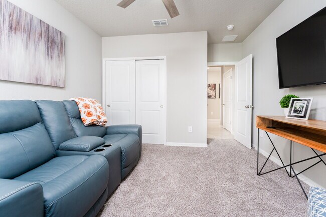 Building Photo - Spacious & Beautifully designed 4 Bedroom/...