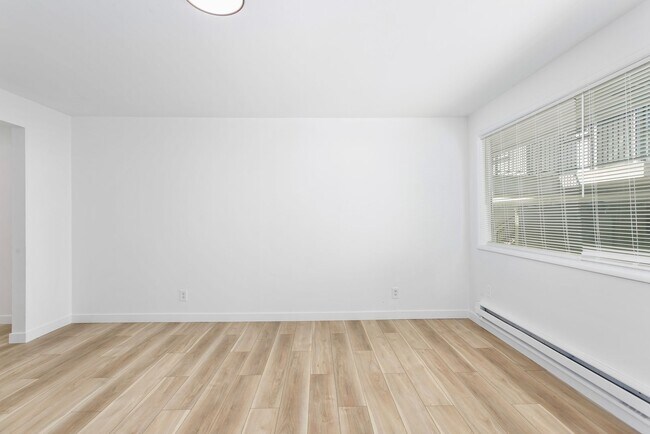 Building Photo - 610 S Sheridan Ave